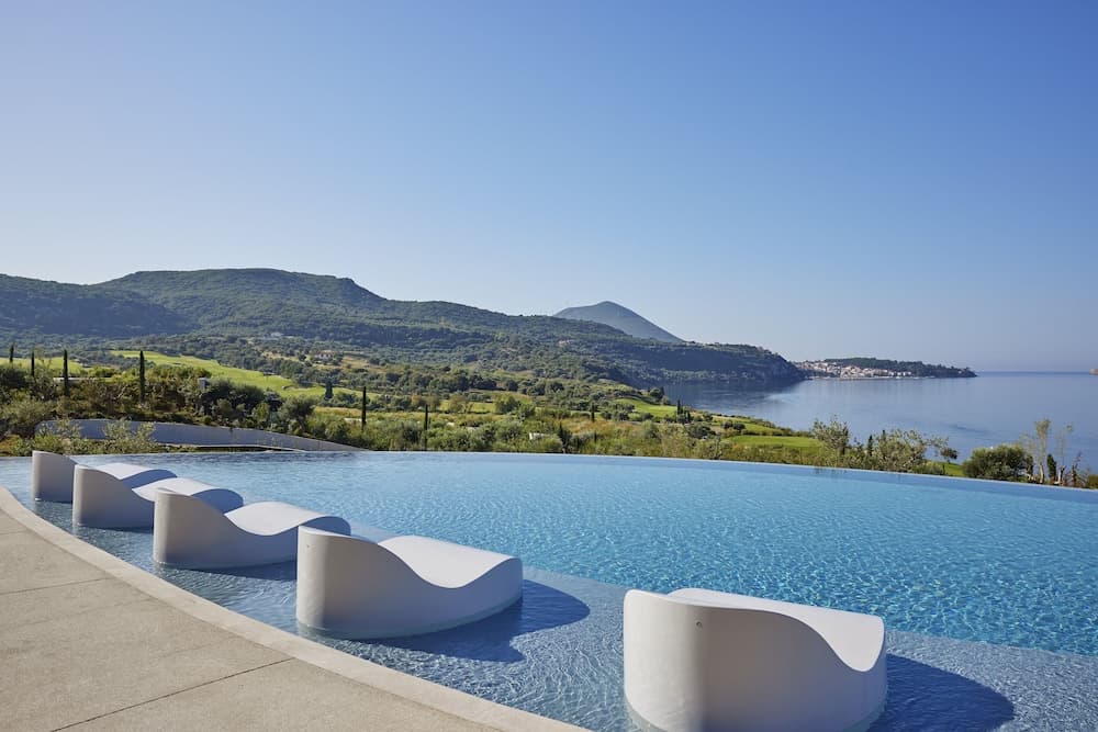 Infinity pool